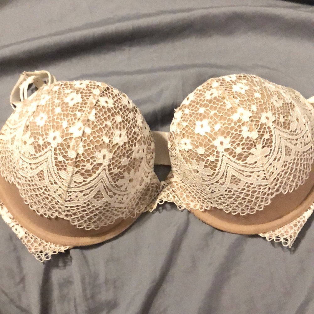 V.S | Very Sexy Push-Up Nude Bra With White Lace Overlay